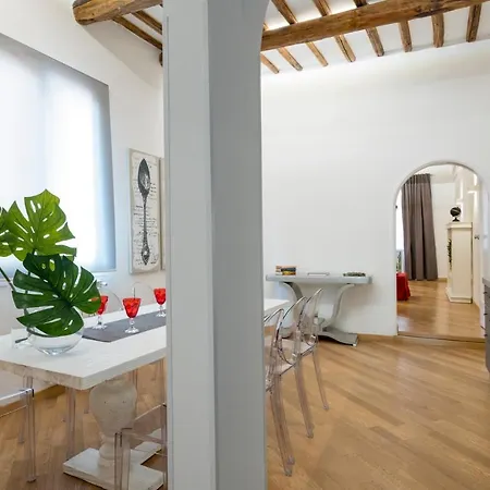 Downtown_blossom With Small Terrace Apartman